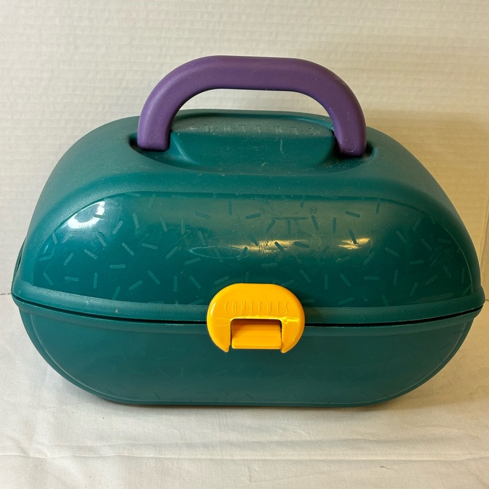 Rubbermaid Contents Handled Storage Box for Sewing, Make Up, Jewelry,Tool,Travel